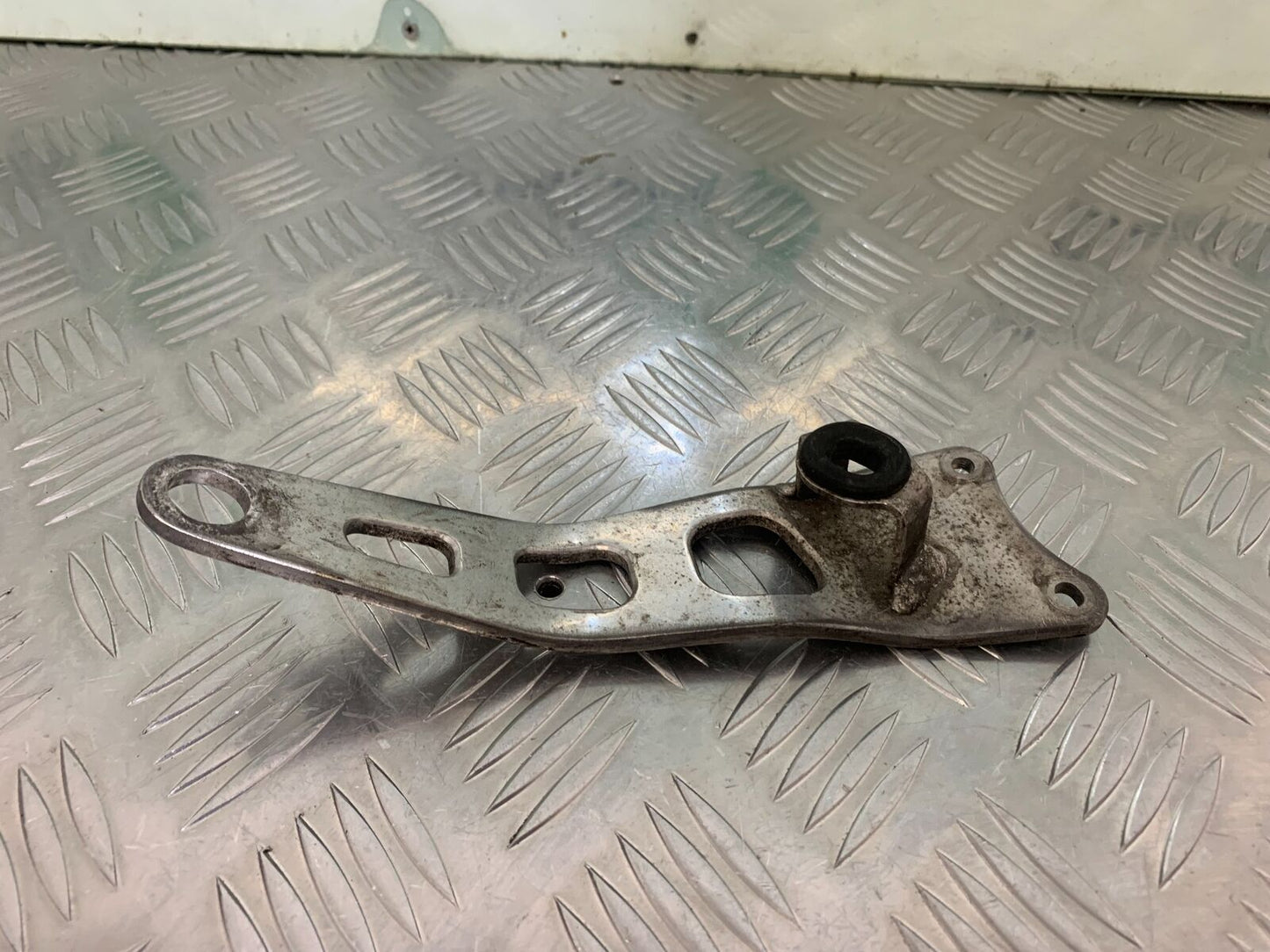 HONDA CBR 400 NC23 TRI-ARM EXHAUST BRACKET YEAR 1987-89 (STOCK 969)