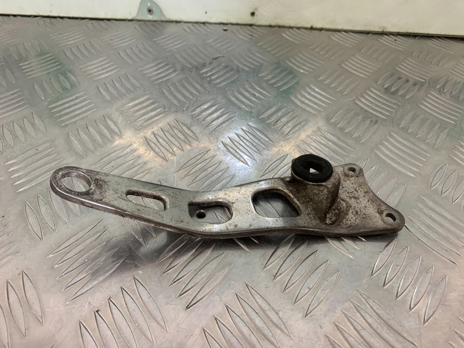 HONDA CBR 400 NC23 TRI-ARM EXHAUST BRACKET YEAR 1987-89 (STOCK 969)