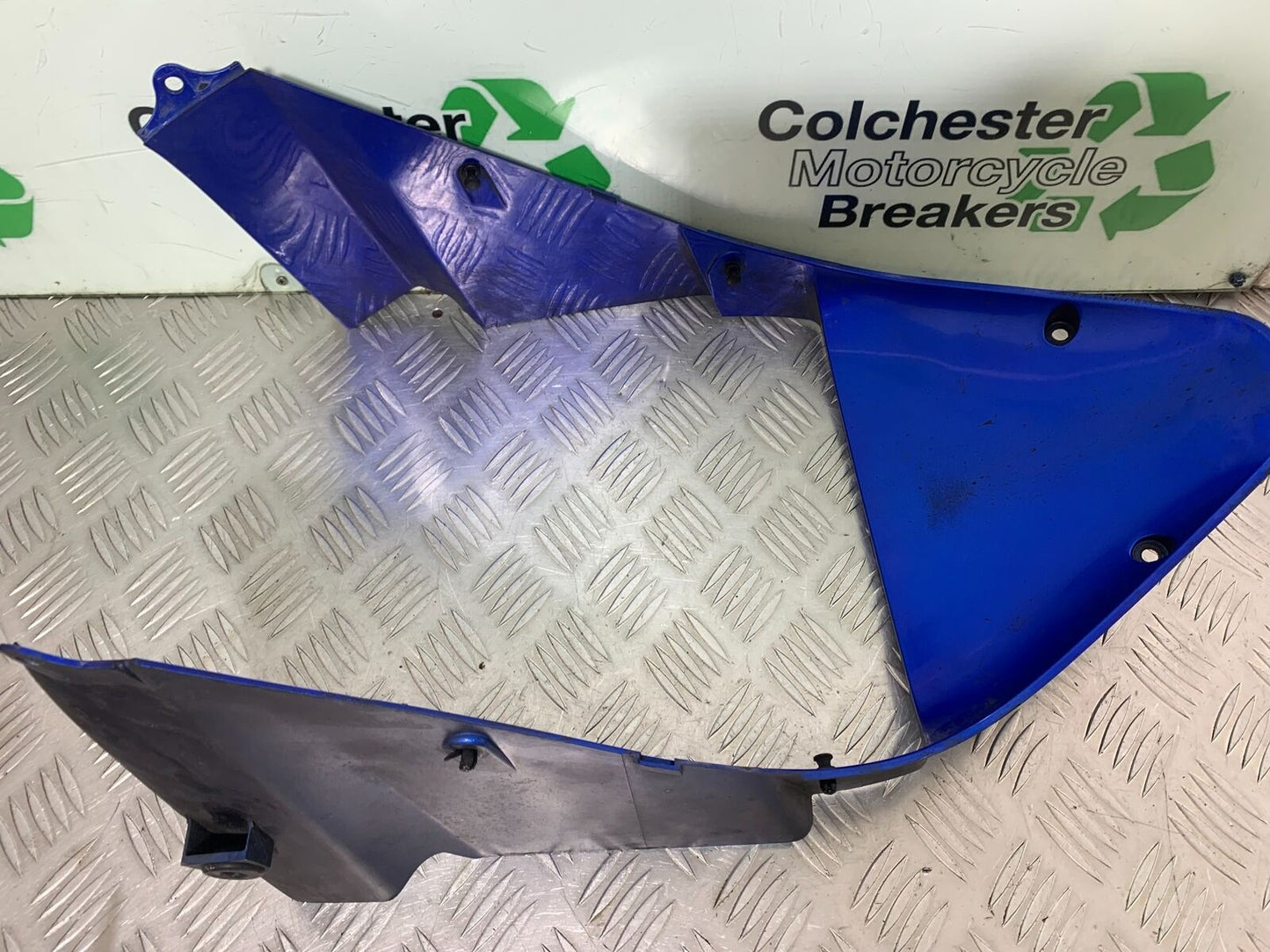 HONDA CBR1100 BLACKBIRD FAIRING V-PIECE  YEAR 1999-2005 (CMB1103)