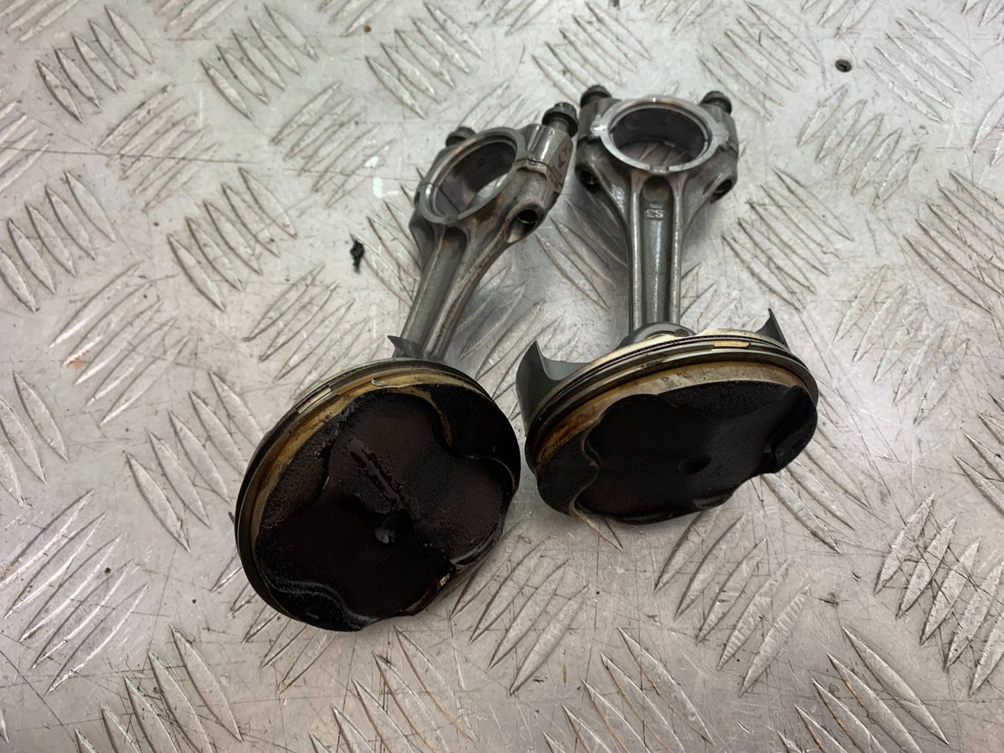 MV AGUSTA 675 F3 2 X CON RODS AND PISTONS  YEAR 2012-2016 (CMB1302)