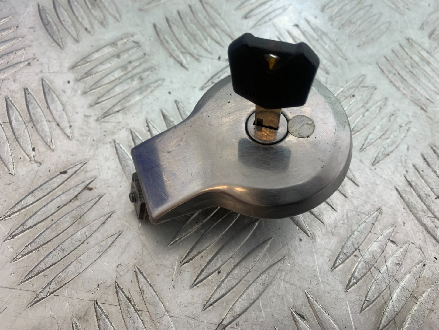 YAMAHA XV535 XV 535 VIRAGO PETROL CAP AND KEY     YEAR 1994-02 (CMB1162)