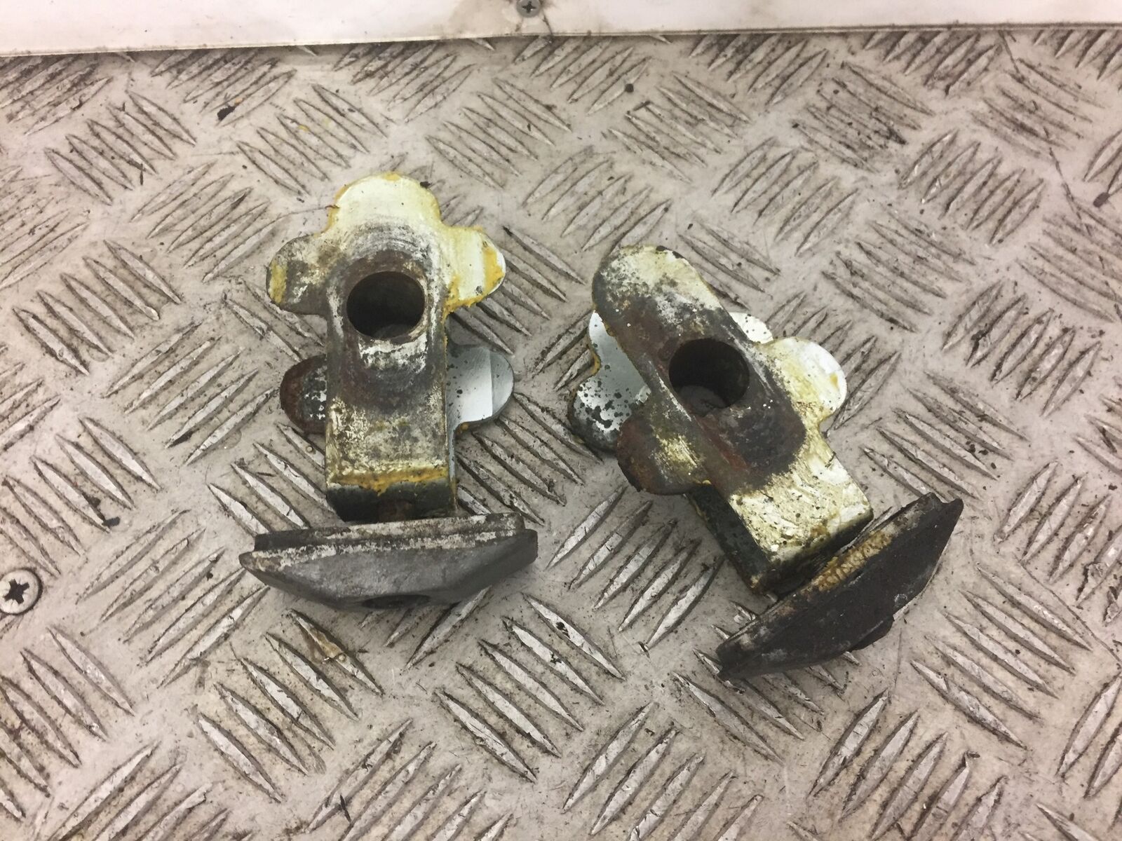 SUZUKI GSF600 GSF 600 BANDIT CHAIN ADJUSTERS  YEAR 2003
