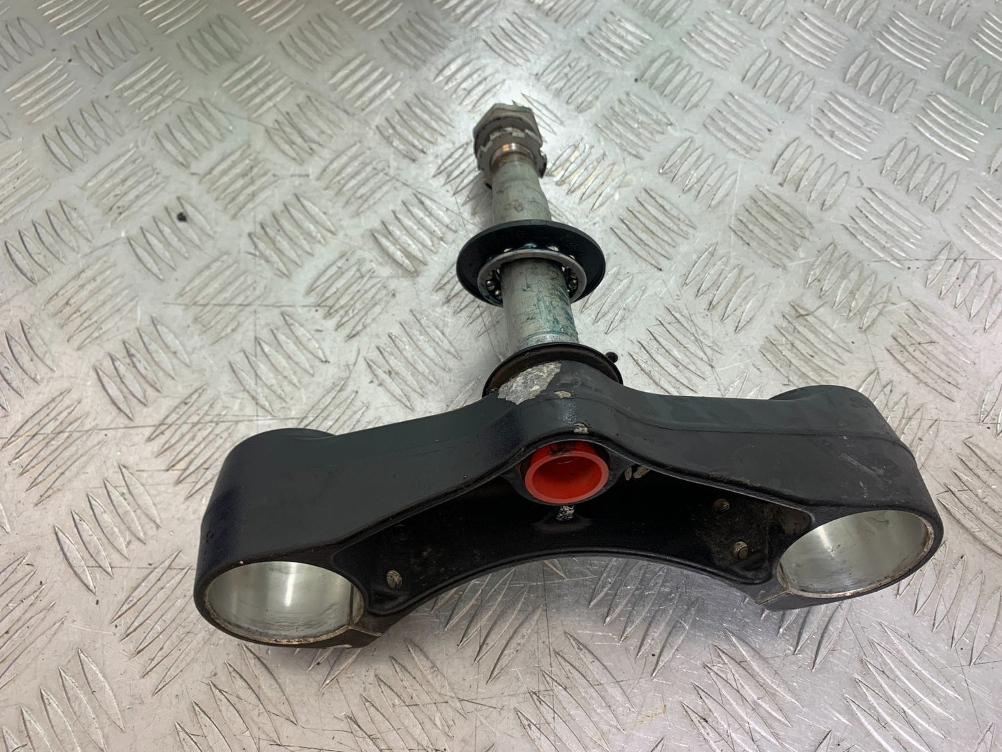 TRIUMPH SPEED TRIPLE R 1050 BOTTOM YOKE   2009 (CMB1183)