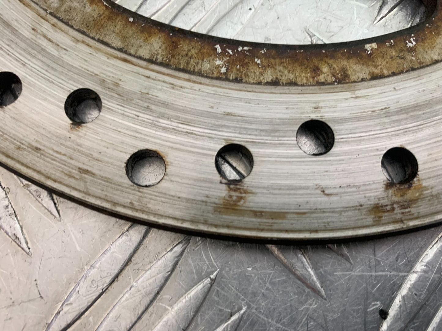 TRIUMPH TIGER 800 REAR BRAKE DISC  YEAR 2011-2014 (CMB1113)