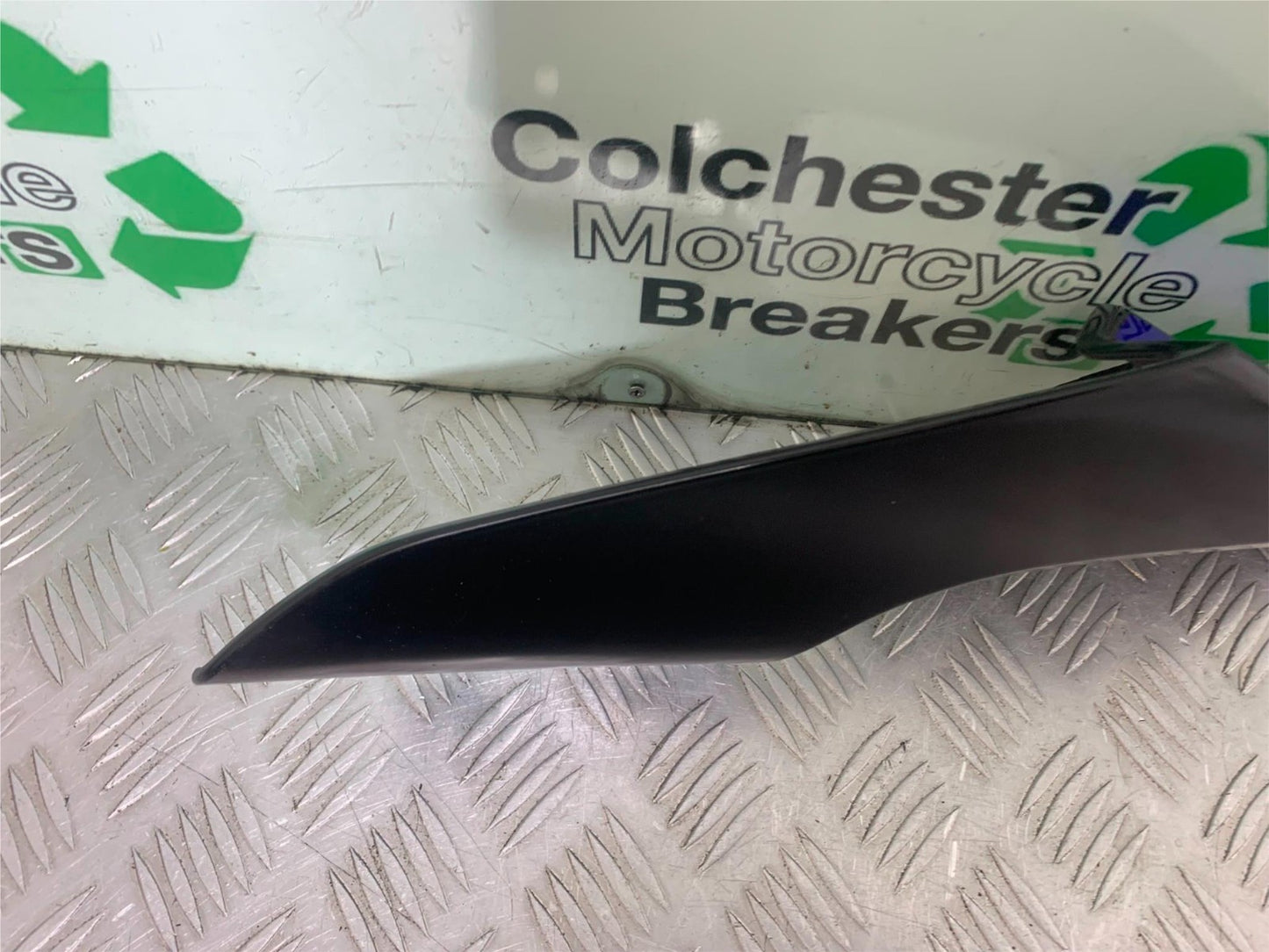 YAMAHA YZF-R125 YZF 125 LEFT SEAT PANEL  YEAR 2019-2022 (CMB1263)