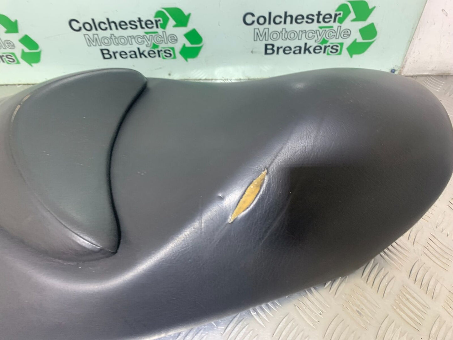 SUZUKI AN 200 UN 200 BURGMAN SEAT YEAR 2007-09 (CMB1128)