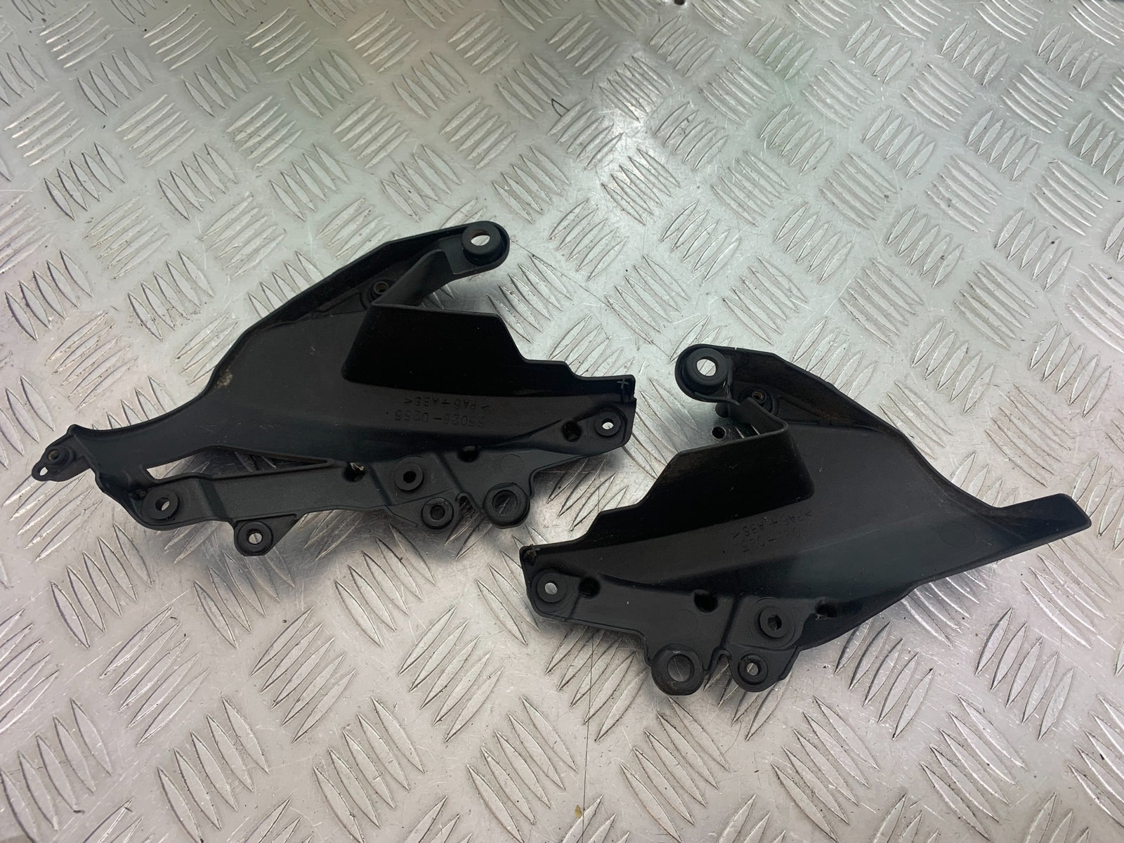 KAWASAKI ZX6R LEFT AND RIGHT INFILL PANELS  YEAR 2009-2012 (CMB1136)