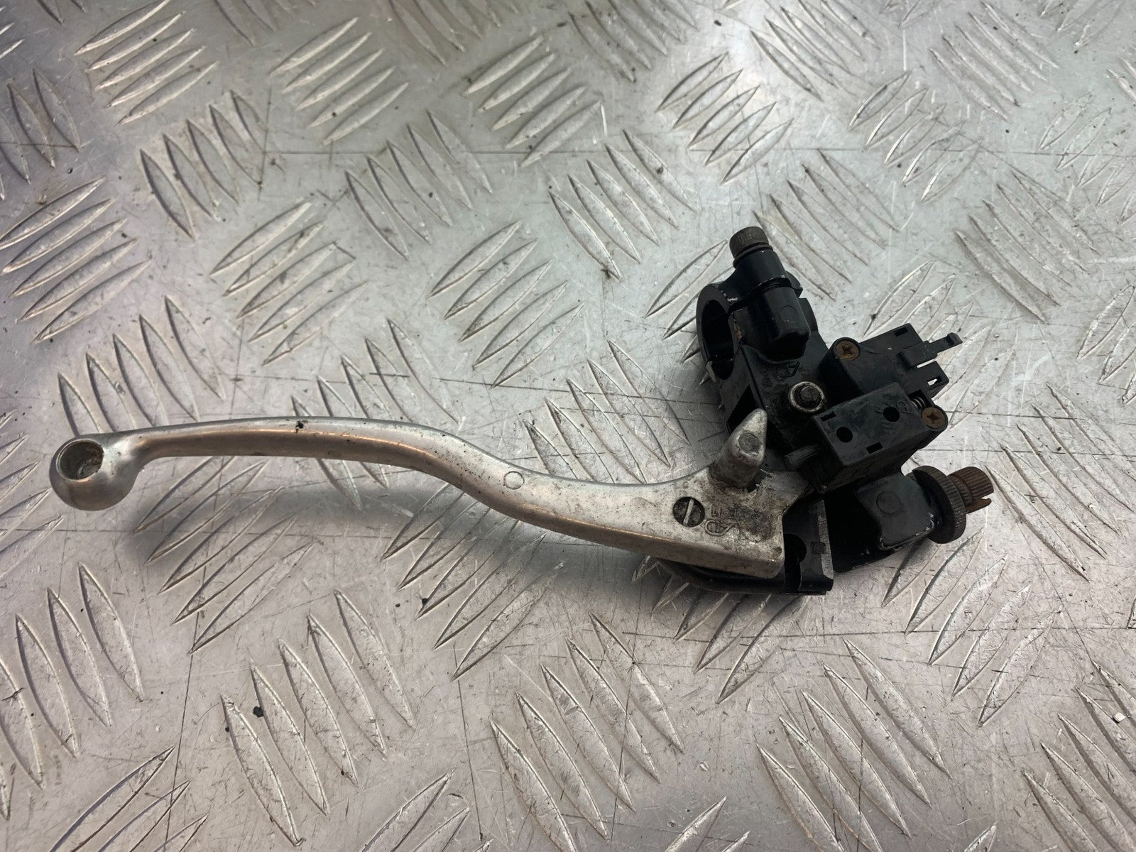 KAWASAKI Z750 Z 750 CLUTCH LEVER AND BRACKET   YEAR 2004-2006  (CMB1234)