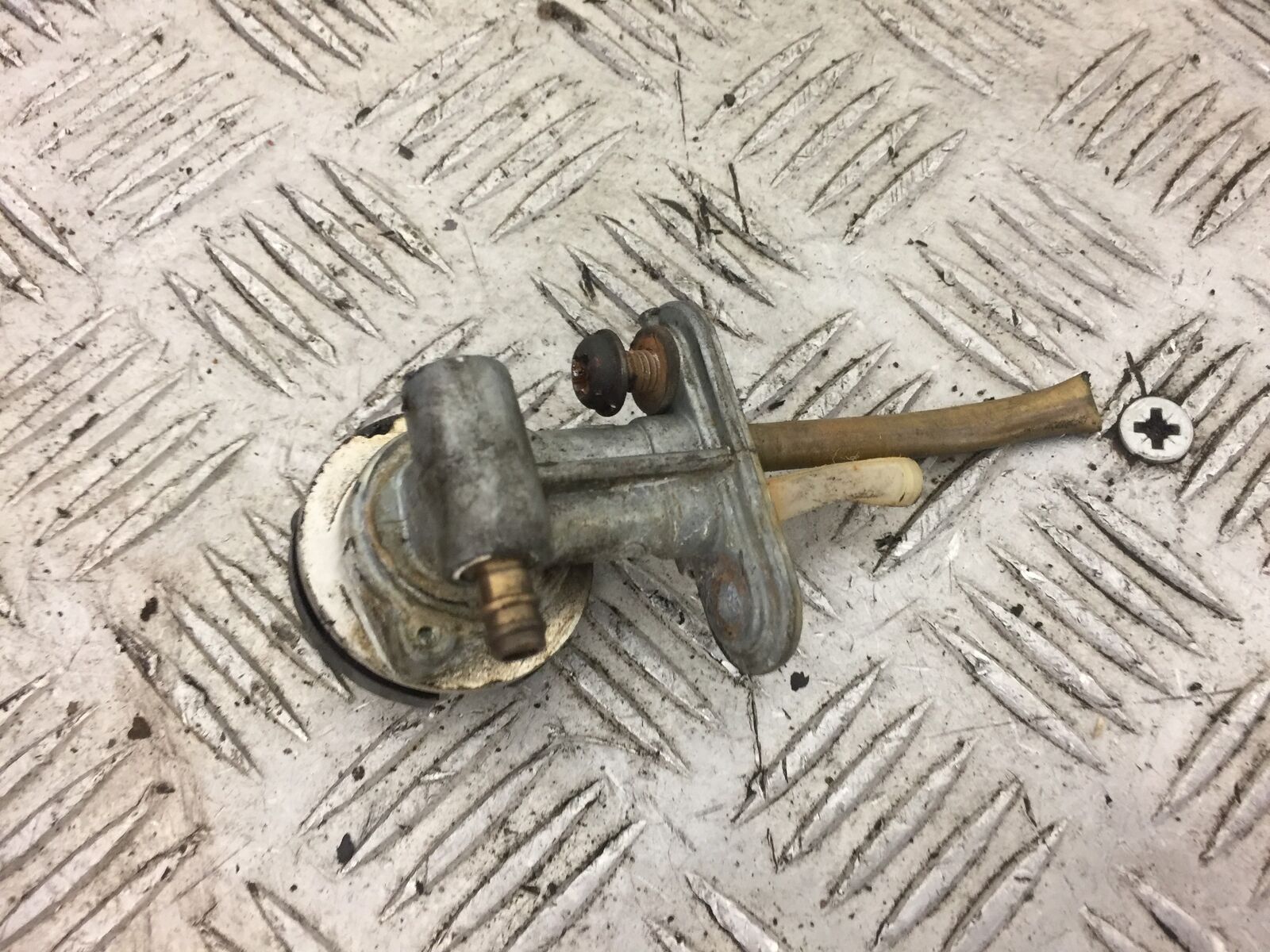 YAMAHA FZR1000 FZR 1000 GENESIS PETROL TAP  (STOCK 433)