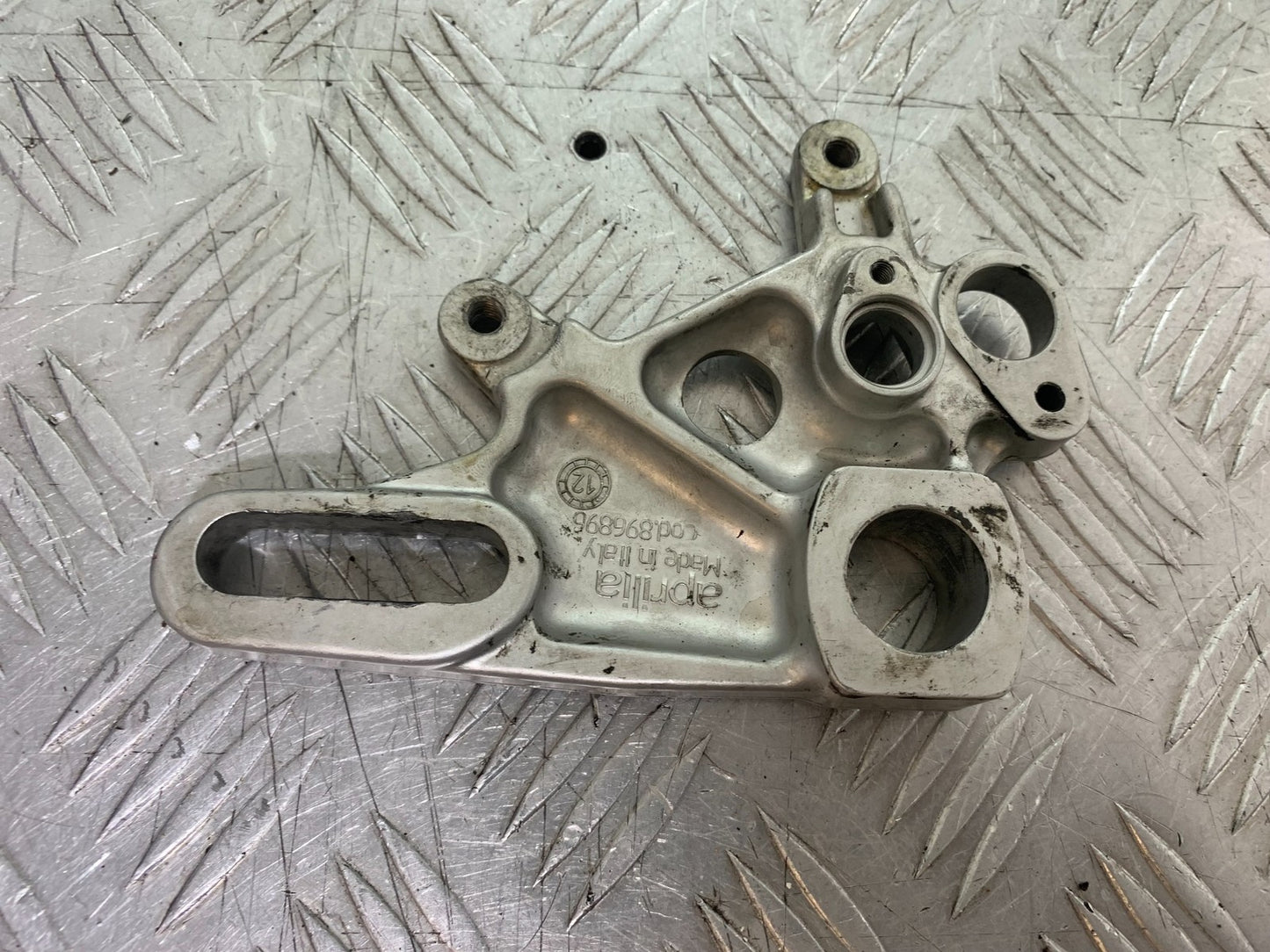 APRILIA RSV4 FACTORY REAR CALIPER BRACKET YEAR 2009-2012 (CMB1224)