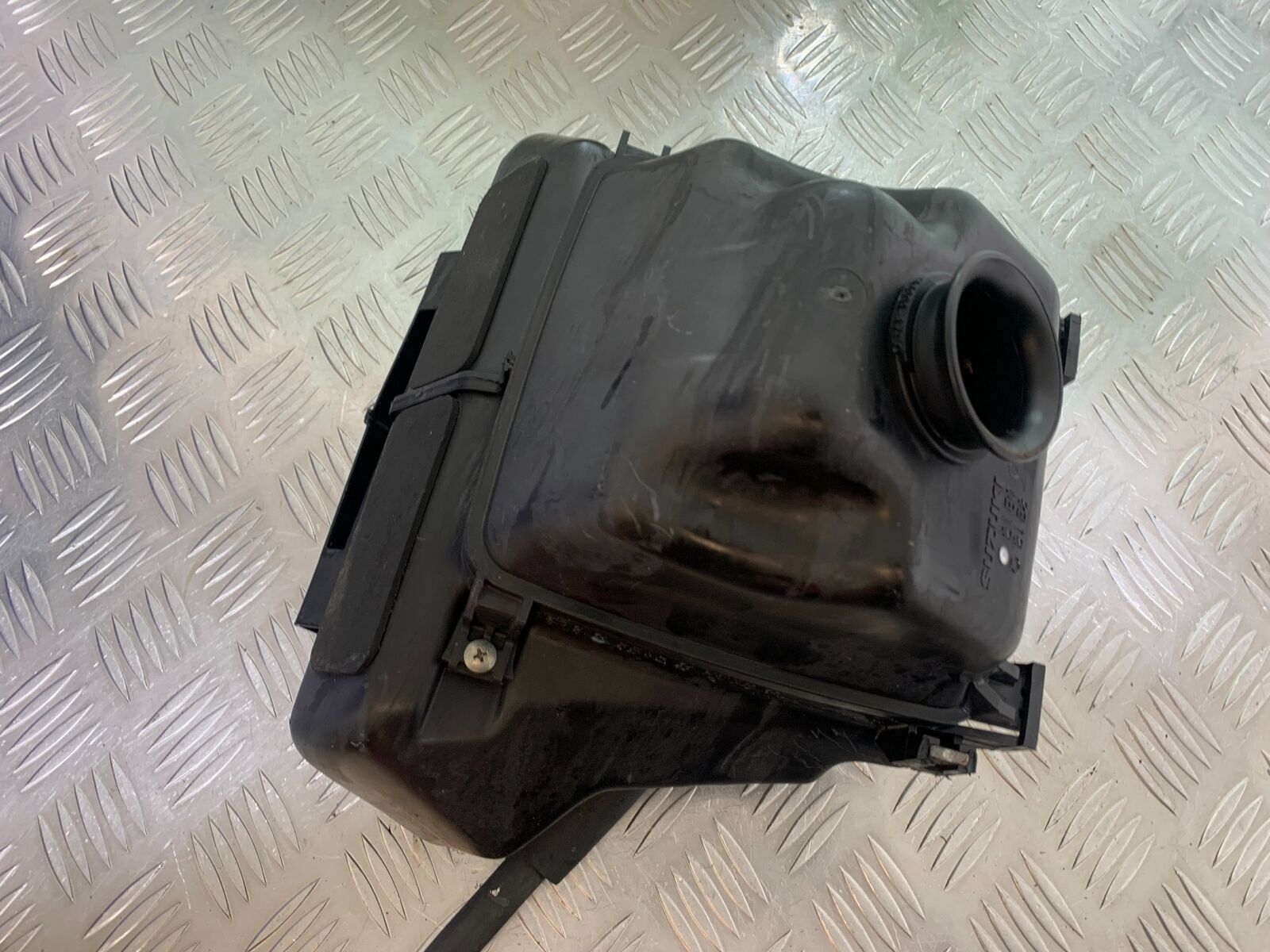 SUZUKI RF900 RF 900 AIRBOX  YEAR 1994-1999 (CMB1020)