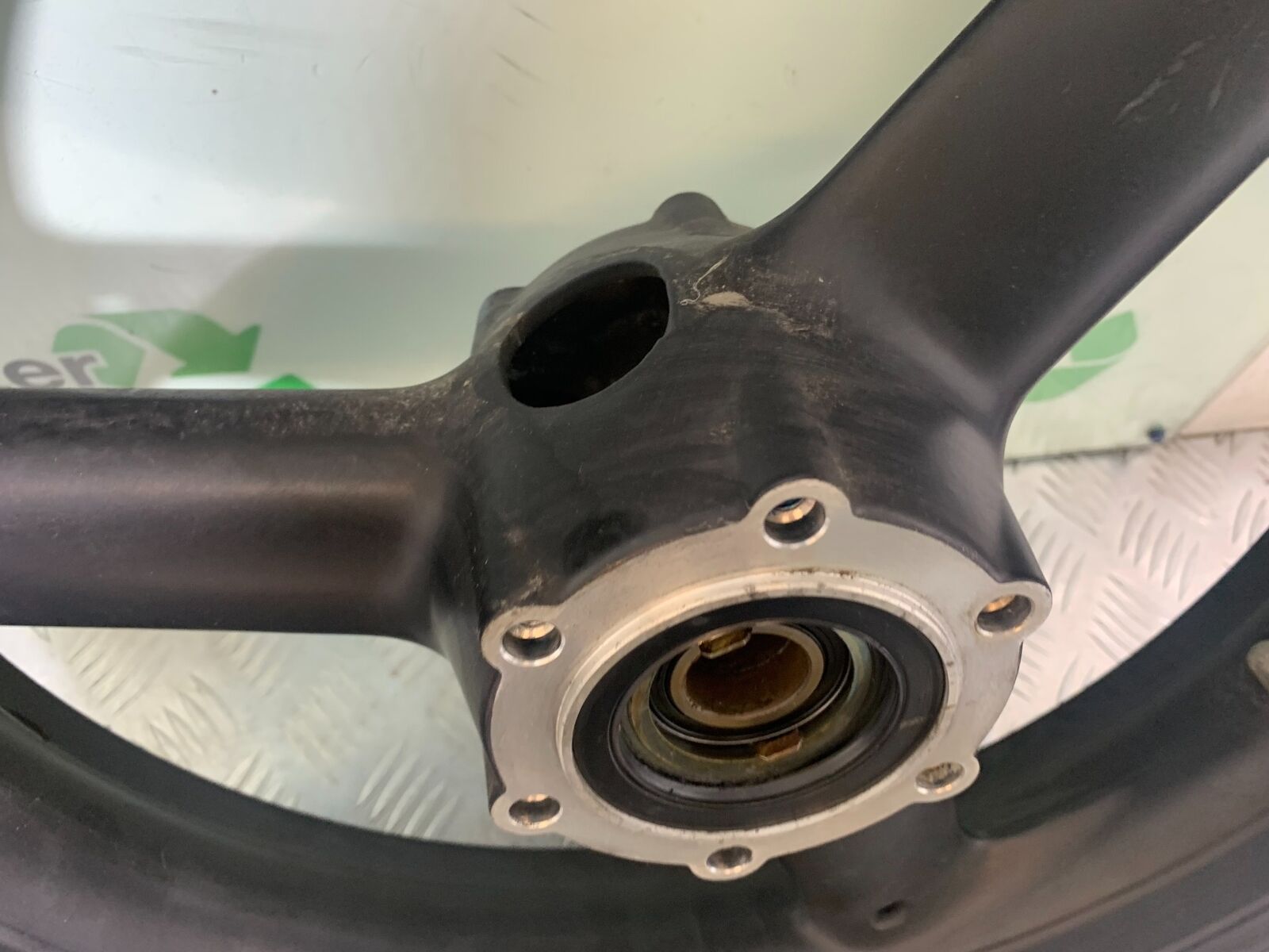 TRIUMPH 955i SPRINT ST FRONT WHEEL  YEAR 1999-2004 (CMB1124)