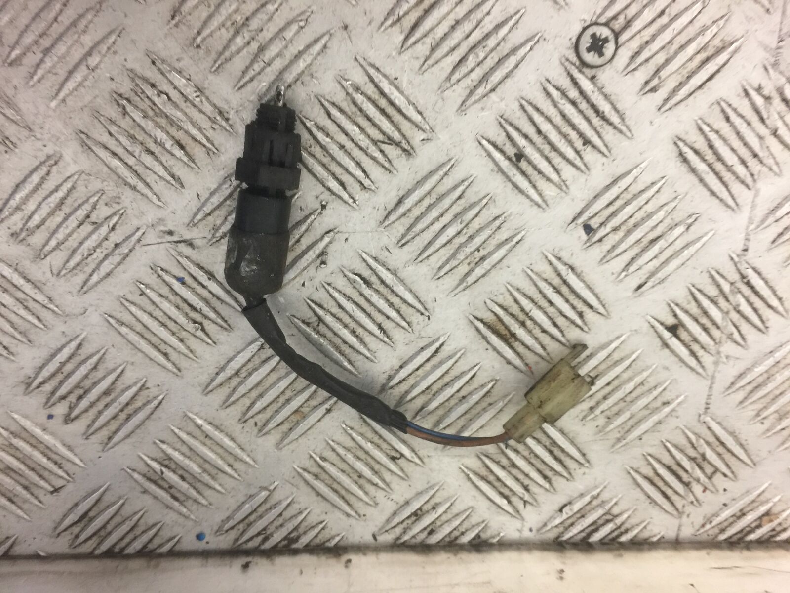 KAWASAKI ZZR1100 ZZR 1100 D REAR BRAKE LIGHT SWITCH YEAR 1994 1999 STOCK 519)