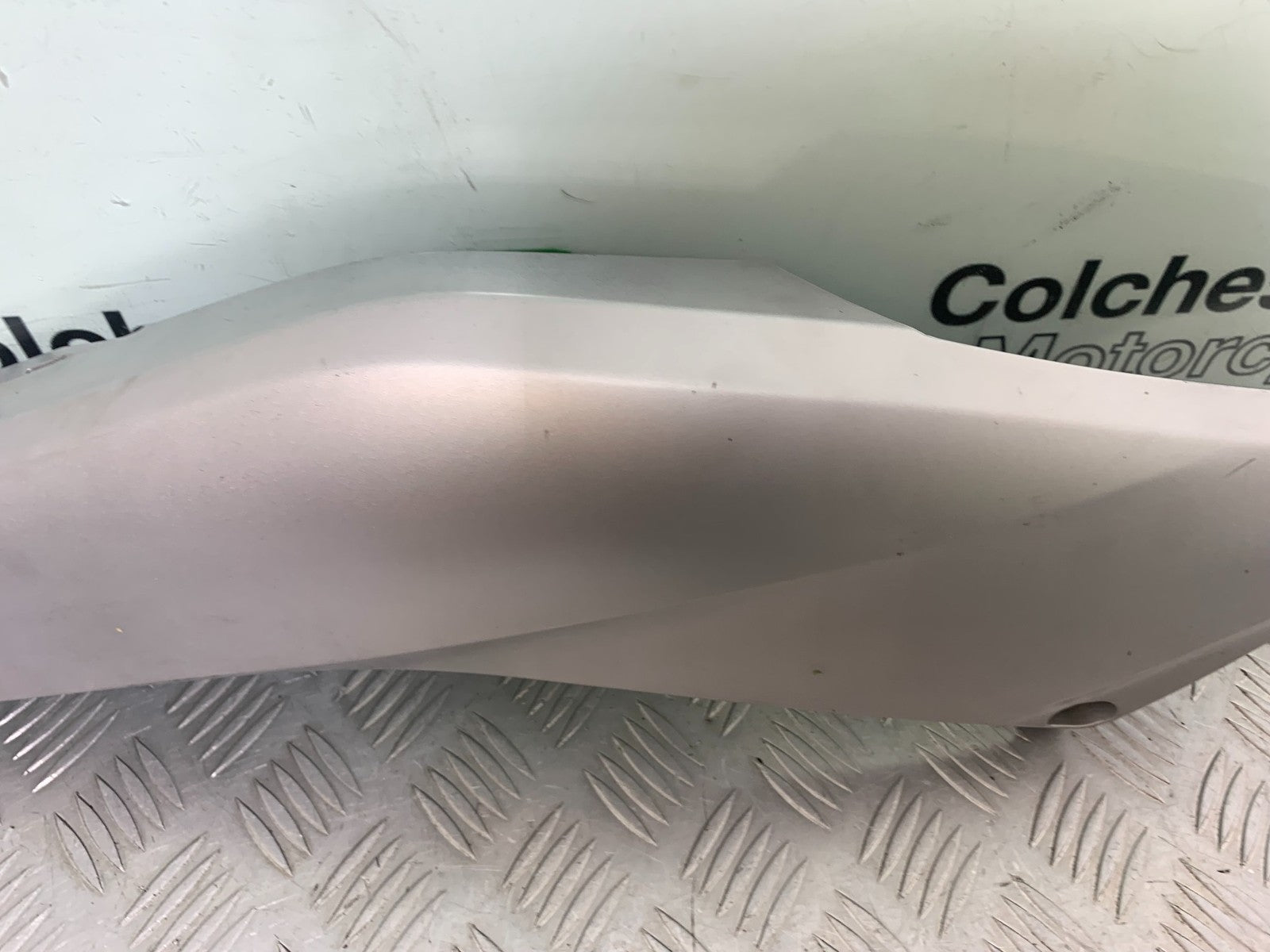 YAMAHA XMAX 300 LEFT SIDE PANEL  YEAR 2017-2020 (CMB1218)