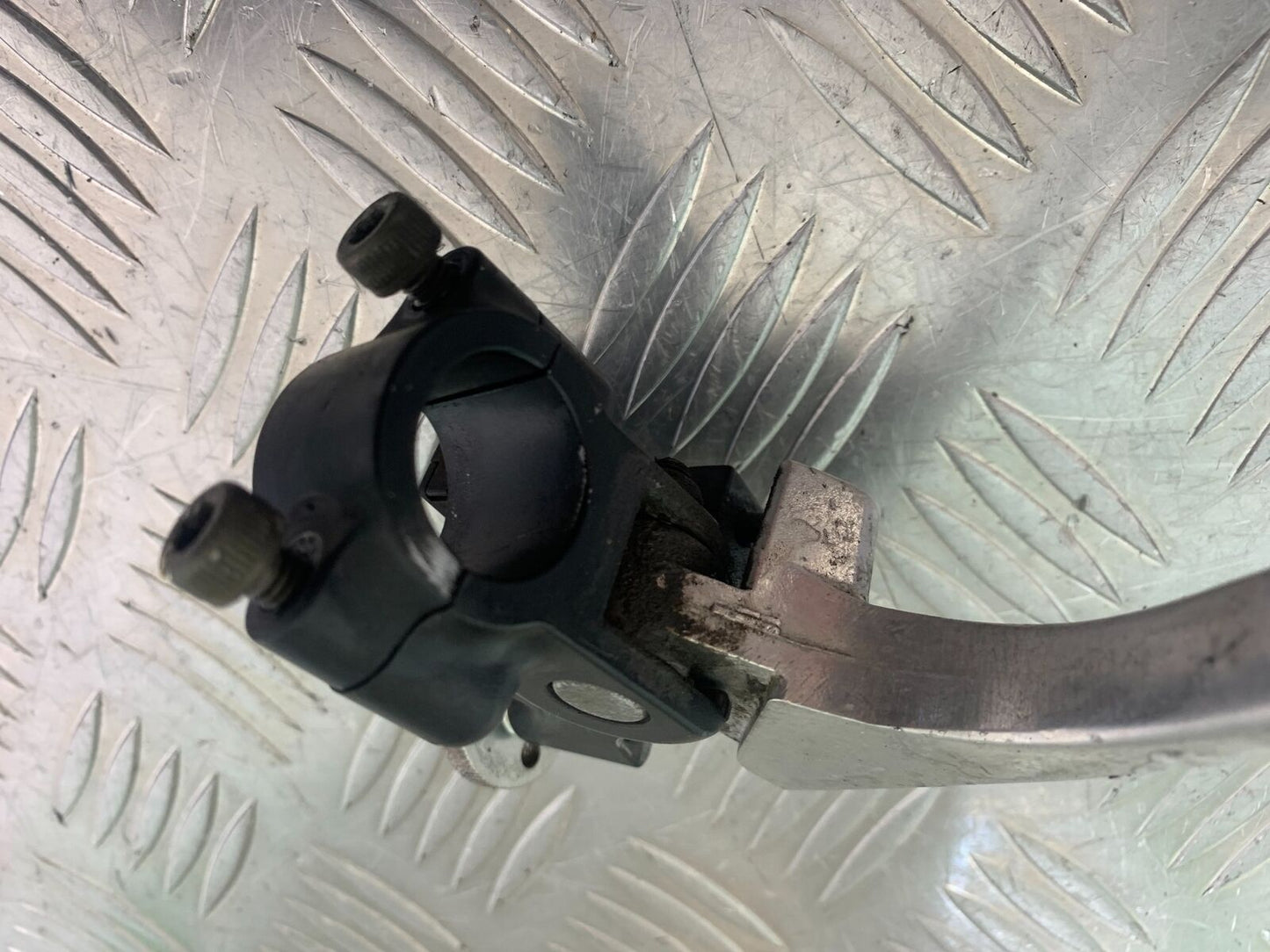 KAWASAKI ZX6R ZX6 J CLUTCH LEVER AND BRACKET  YEAR 2000 (CMB1129)