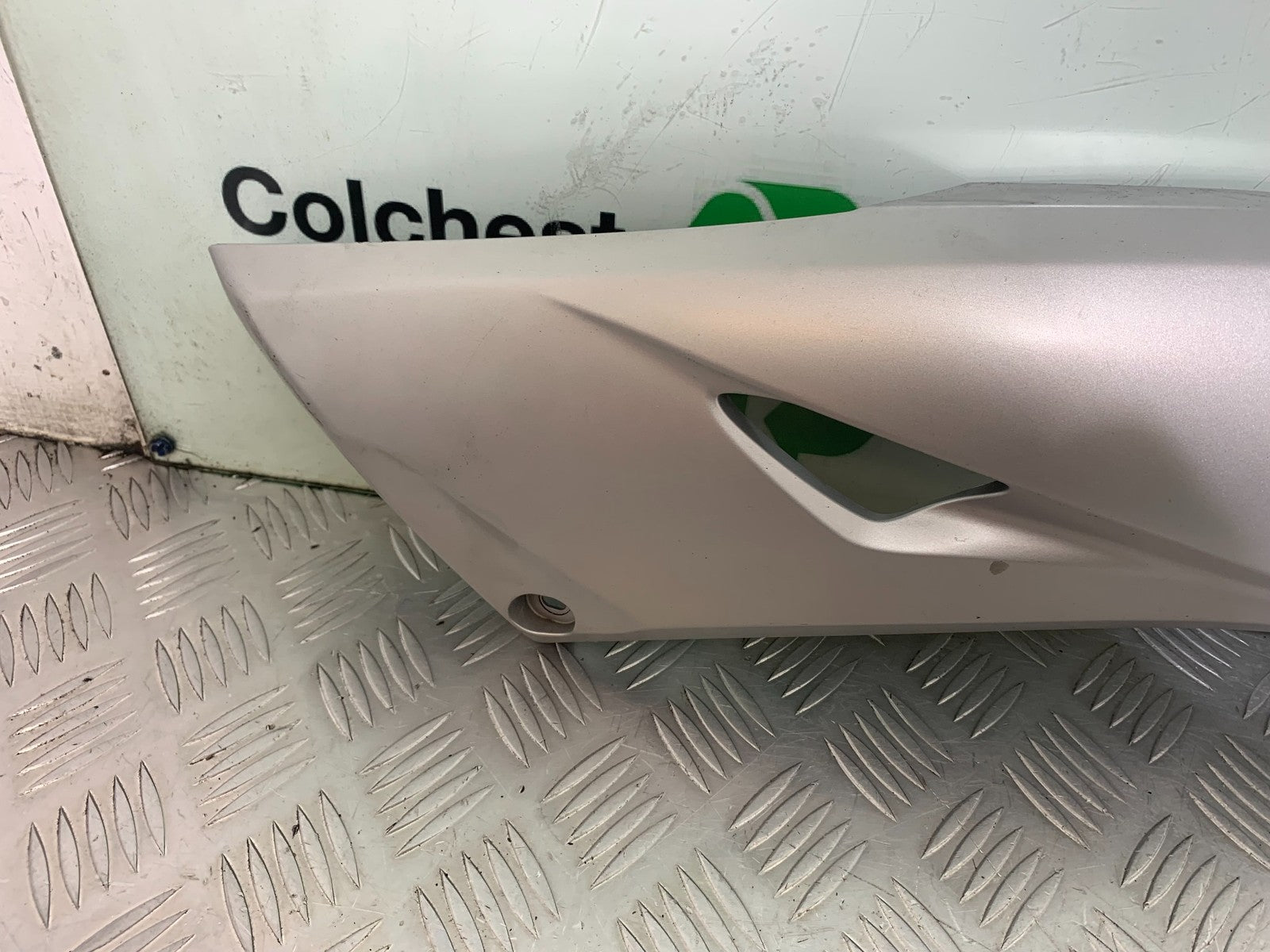 YAMAHA XMAX 300 RIGHT SIDE PANEL  YEAR 2017-2020 (CMB1218)