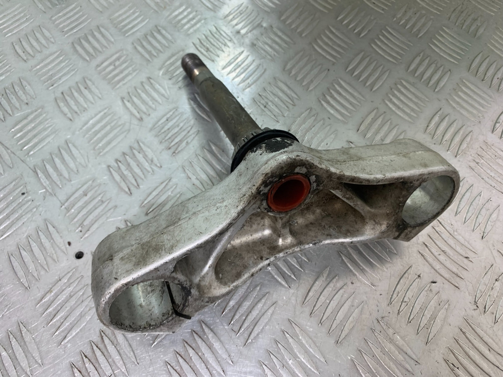 TRIUMPH T509 SPEED TRIPLE BOTTOM YOKE   YEAR 1997-1998 (CMB1144)