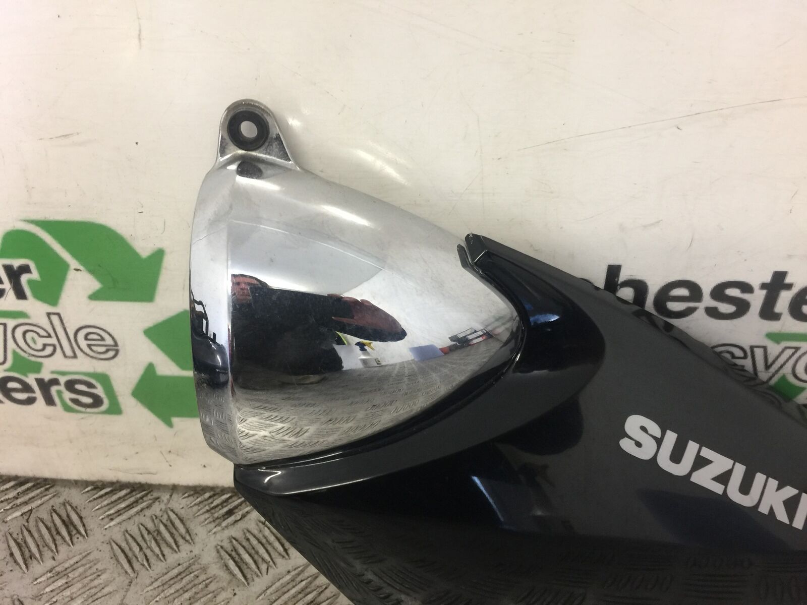 SUZUKI GSF1200  GSF 1200 BANDIT MK2 LEFT AIR BOX COVER  YEAR  2003 STOCK 410