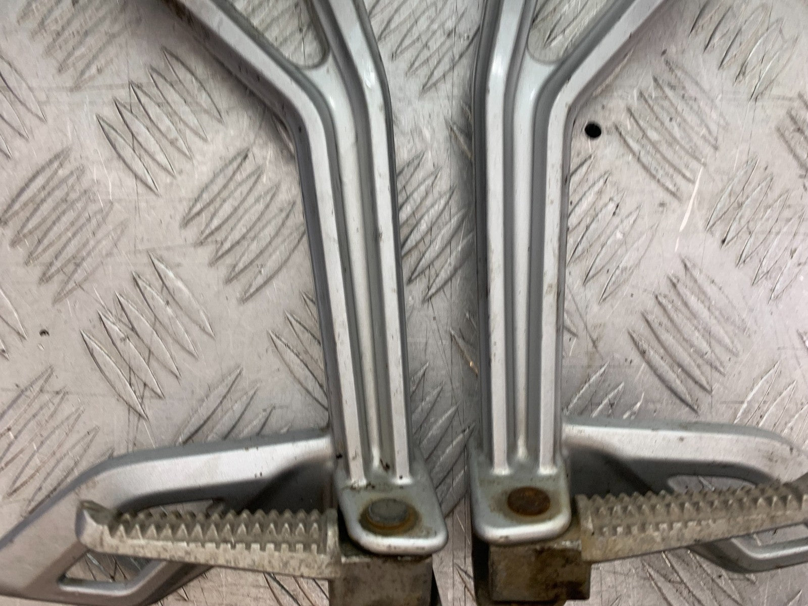 YAMAHA YZF-R125 YZF 125 REAR HANGERS AND PEGS  YEAR 2019-2022 (CMB1263)