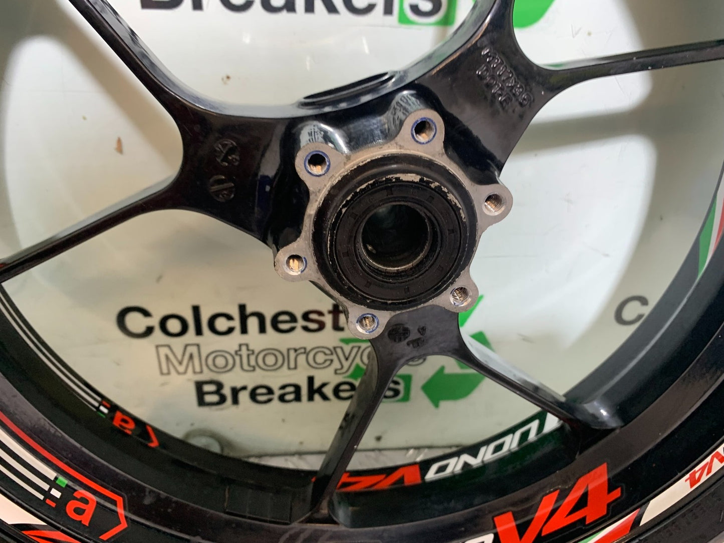 APRILIA TUONO 1000 V4R FRONT WHEEL YEAR 2011-13  (CMB1316)