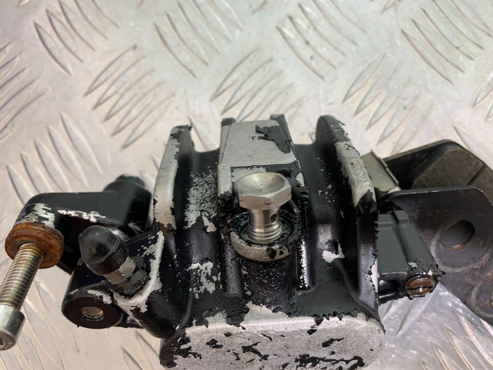 HONDA NTV 650 REVERE FRONT CALIPER  YEAR 1988-1996 (CMB1025))
