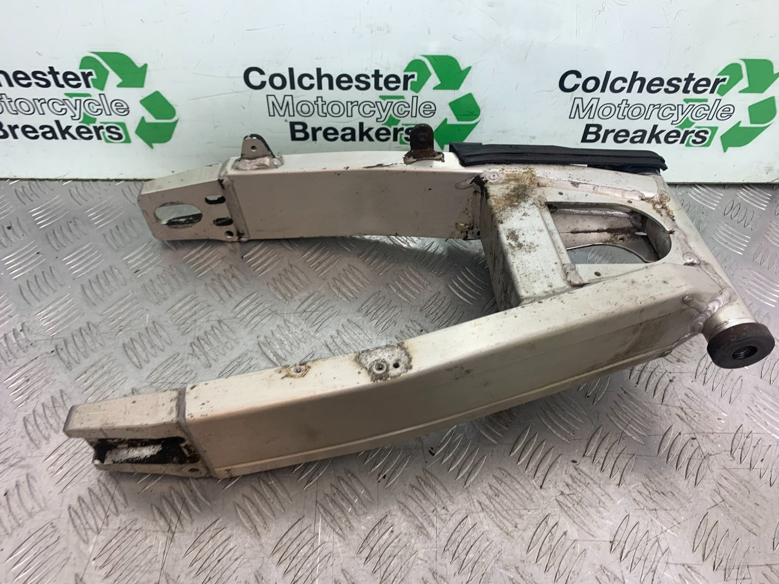 YAMAHA YZF1000 THUNDERACE SWINGARM  YEAR 1997-2000 (CMB1204)