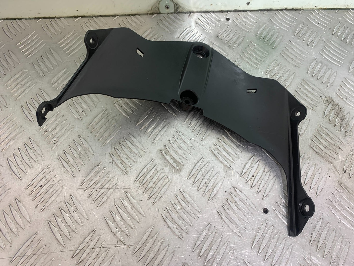 DUCATI 1299 PANIGALE LOWER TOP FAIRING INFILL PANEL  YEAR 2016 (CMB 1187)