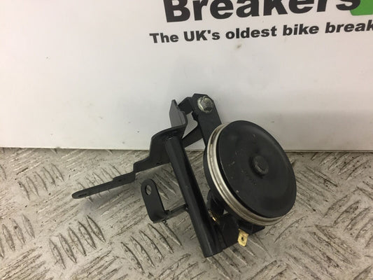 SUZUKI GSXR 125 GSX R125 HORN AND BRACKET  YEAR 2017