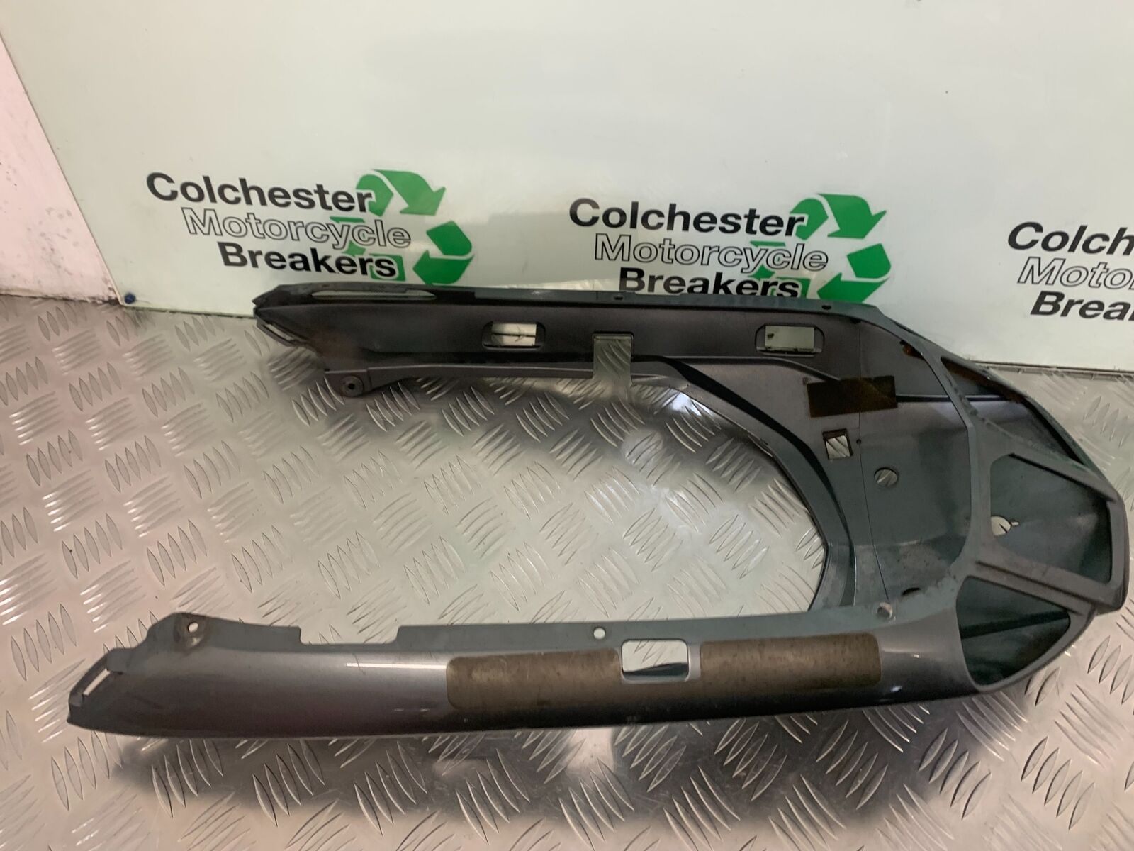 YAMAHA FJR1300 FJR 1300 SEAT UNIT TAIL PIECE YEAR 2001-05 (STOCK 946)