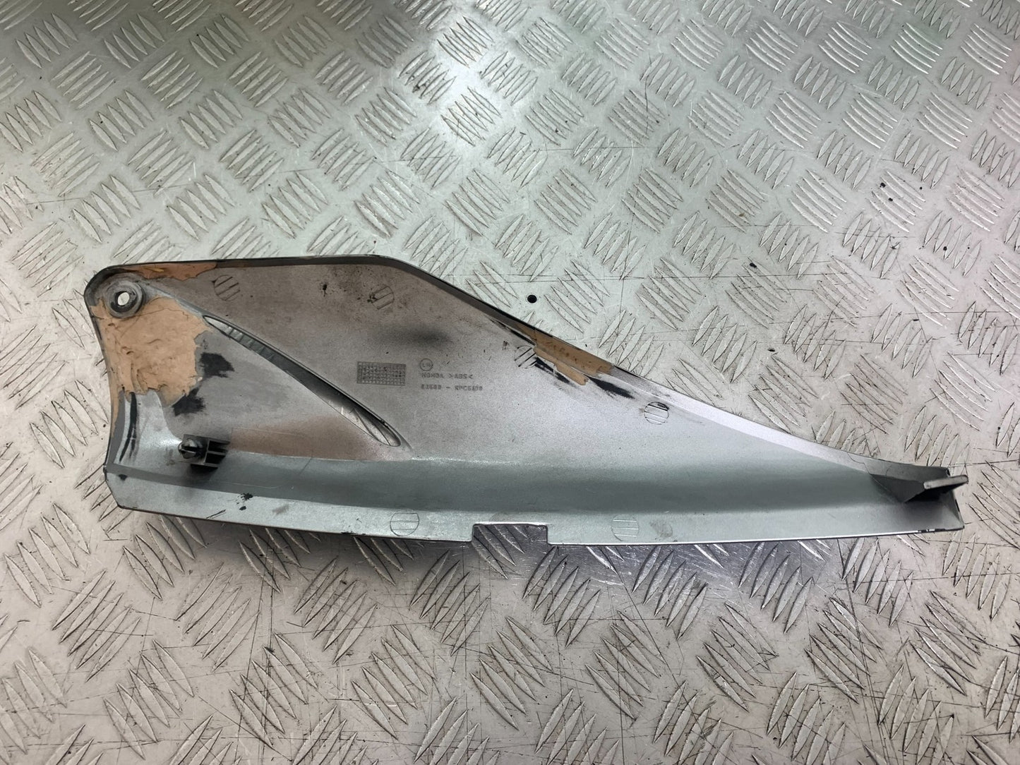 HONDA XL125 VARADERO LEFT SEAT PANEL  YEAR 2001-2006  (CMB1210)