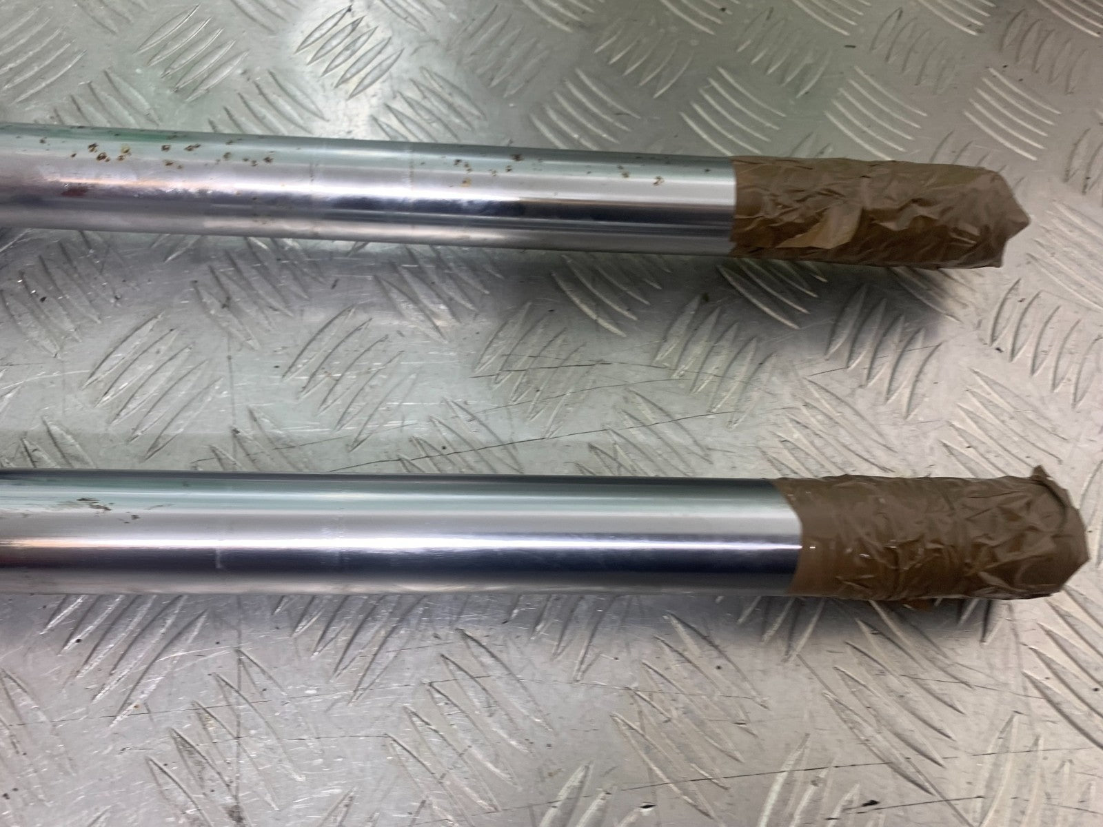 KAWASAKI GPZ600 GPZ 600 FORKS  YEAR 1988-90 (CMB1258)