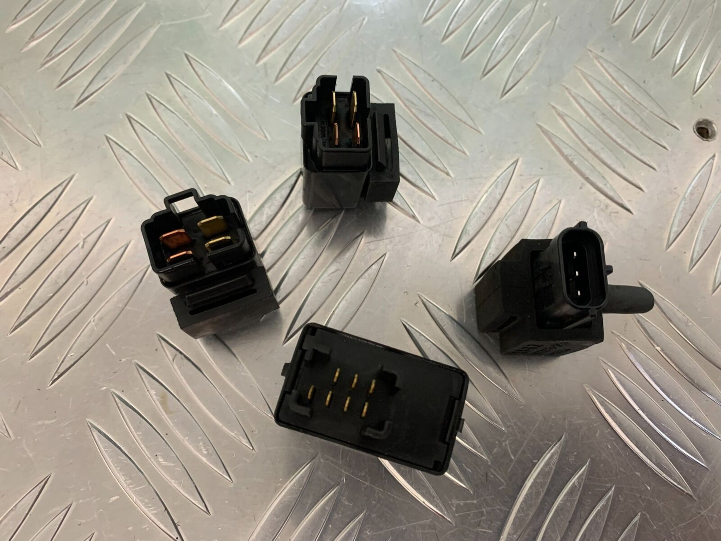 SUZUKI GSX1250 GSX 1250 FA RELAYS   YEAR 2010-2014 (STOCK 935)
