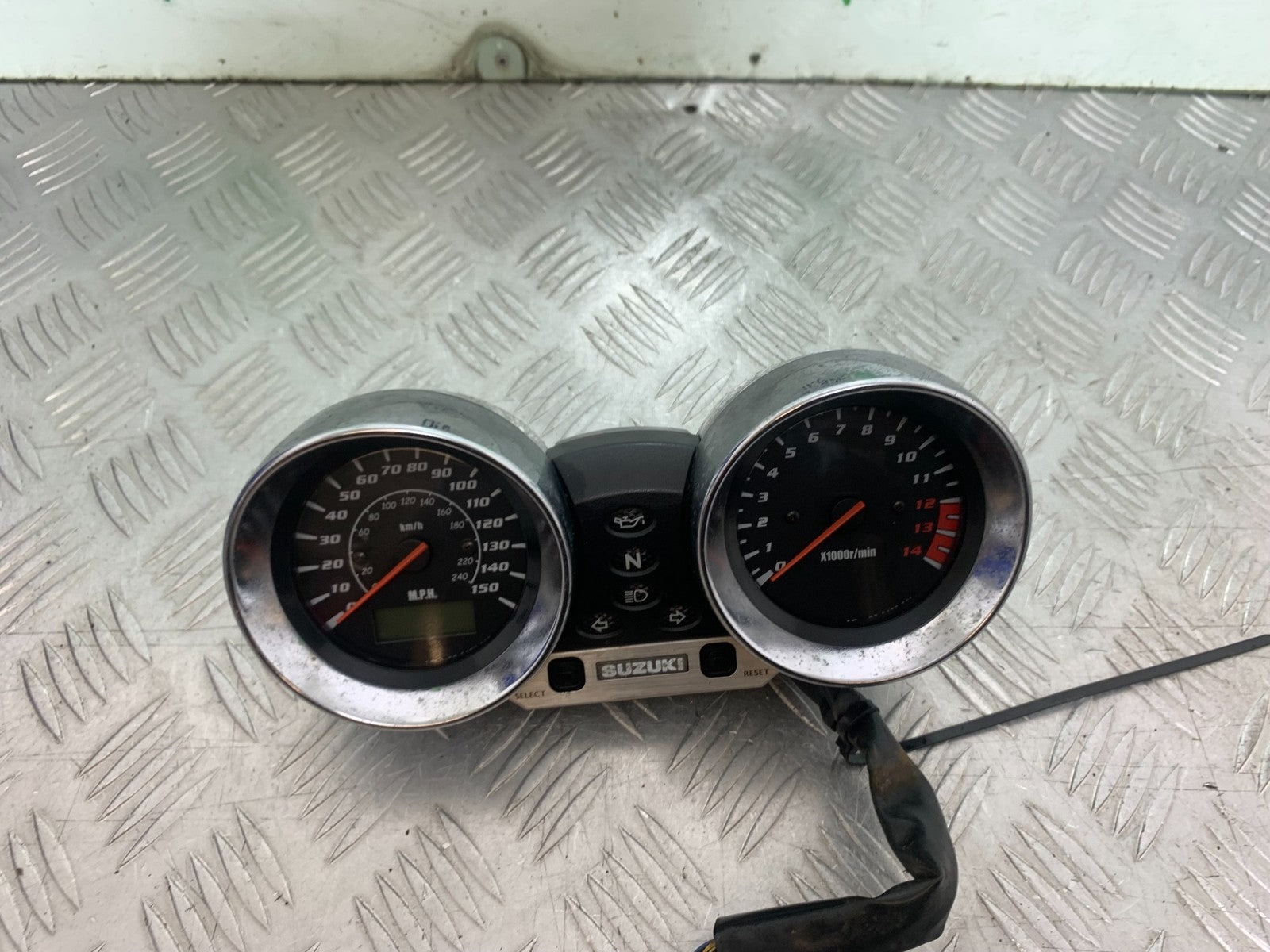 SUZUKI GSF600 GSF 600 BANDIT CLOCKS SPEEDO DASH  2000-2004 (CMB1269)