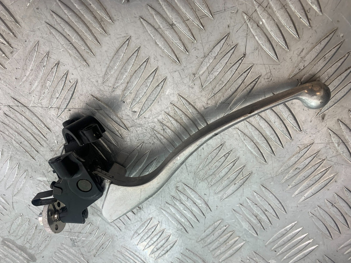 KAWASAKI ZX9R ZX9 E1 CLUTCH LEVER AND BRACKET   YEAR 2000-01 (CMB1171)