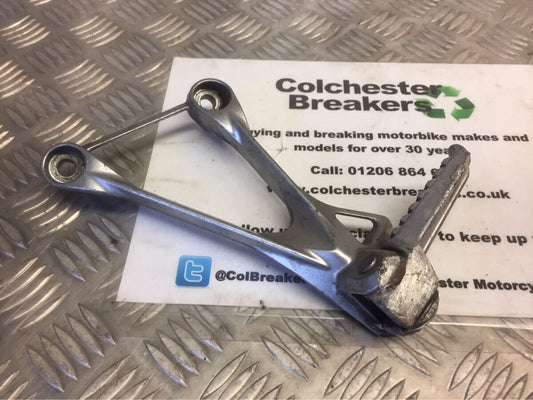 KAWASAKI ZX6R ZX636 C1H LEFT REAR HANGER AND PEG (SCUFFED)  YEAR 2005 2006
