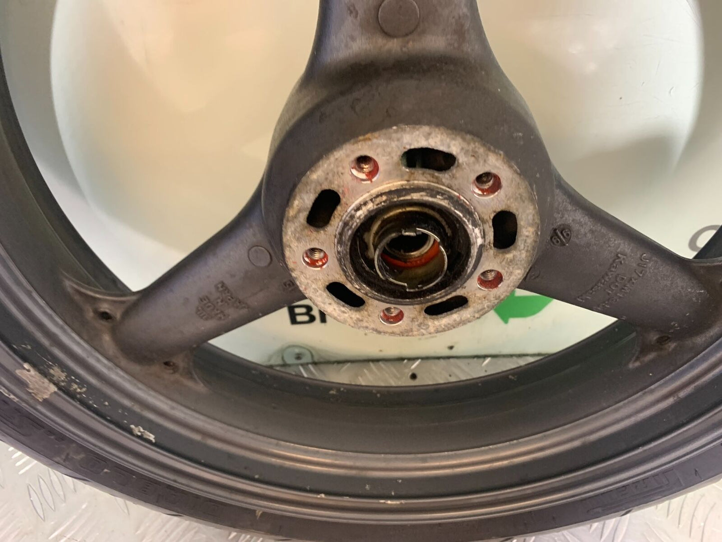 KAWASAKI Z750 ZR750 ZR-7S FRONT WHEEL   YEAR 1999-05 (CMB1135)