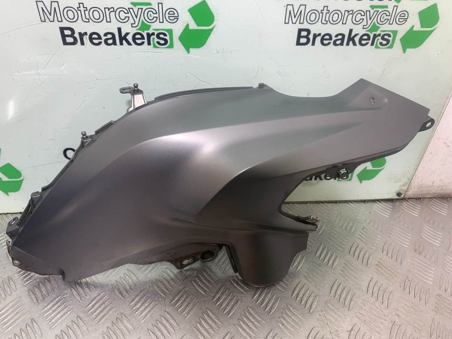 BMW R1200 R 1200 GS RIGHT TANK PANEL YEAR 2013-2016 (CMB1257)