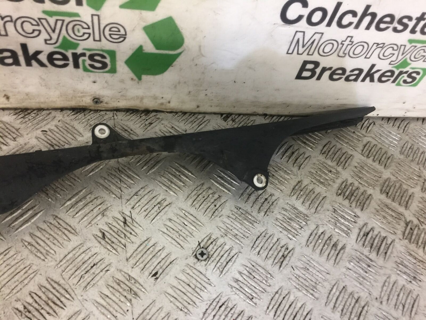 YAMAHA R6 5SL CHAIN GUARD  YEAR 2004 (STOCK 666)