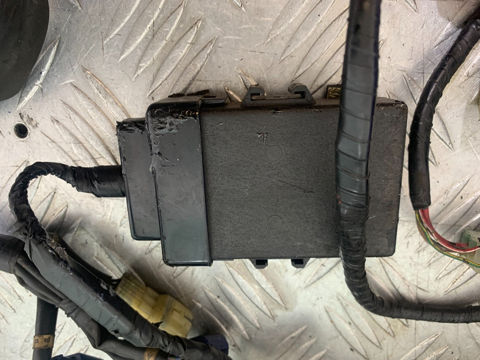 YAMAHA YZF R1 14 B BIG BANG WIRING LOOM  2009-11 (CMB1175)