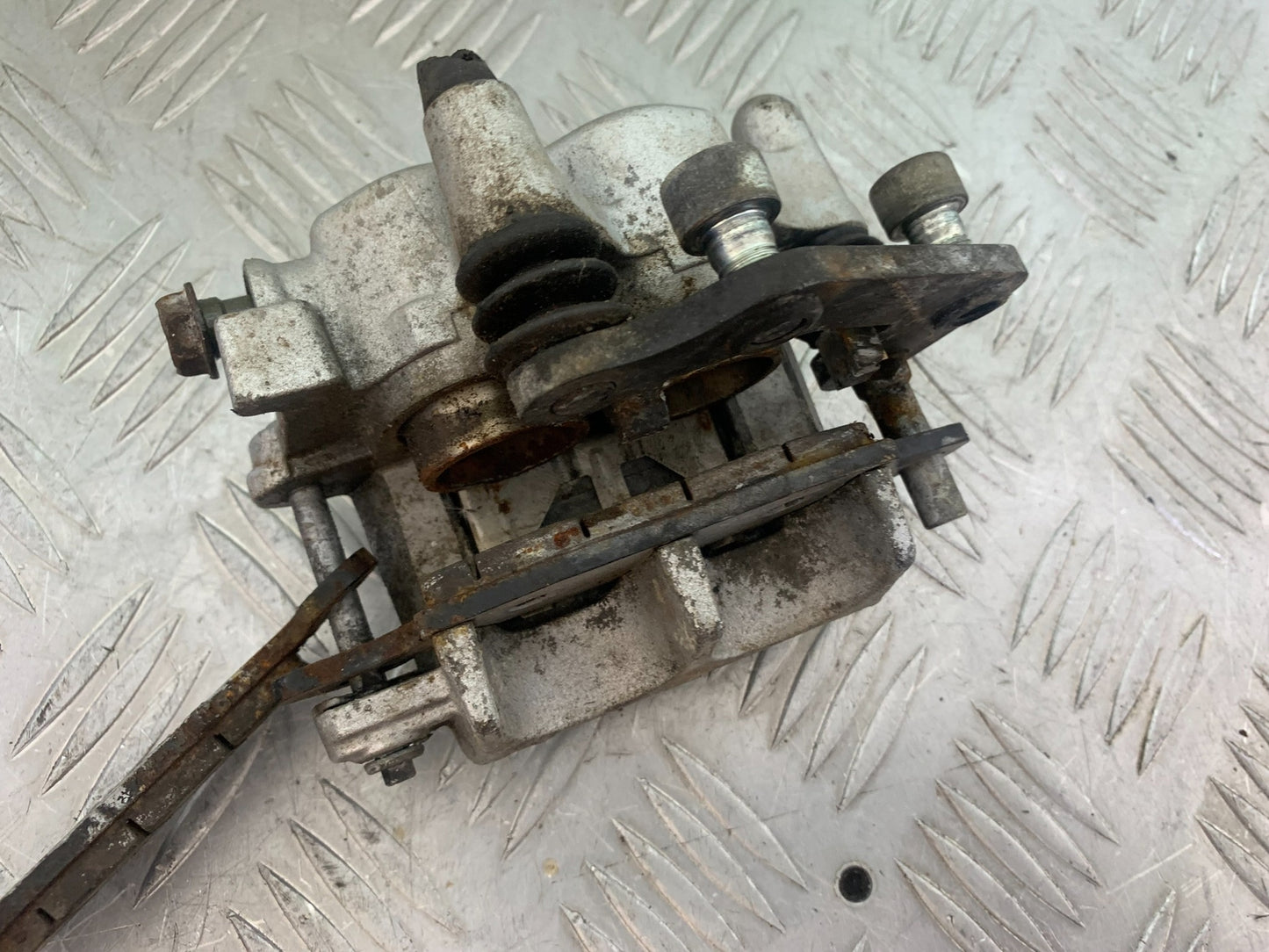 KAWASAKI VN1500 CLASSIC REAR BRAKE CALIPER   YEAR 1999 -2006 (CMB1166)