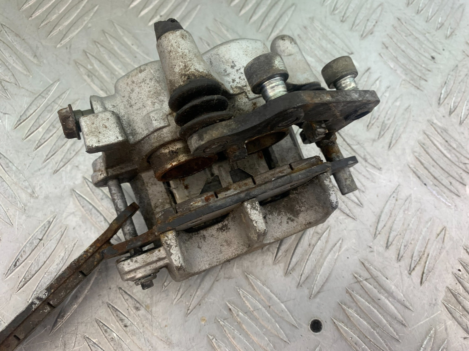 KAWASAKI VN1500 CLASSIC REAR BRAKE CALIPER   YEAR 1999 -2006 (CMB1166)