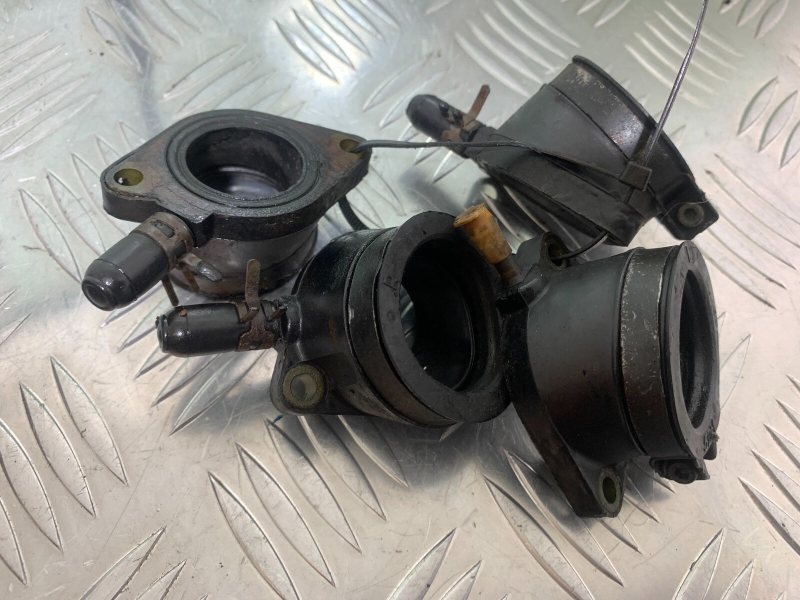 YAMAHA FZS600 FAZER 600 CARB RUBBERS  YEAR 1998-2001 (STOCK 958)