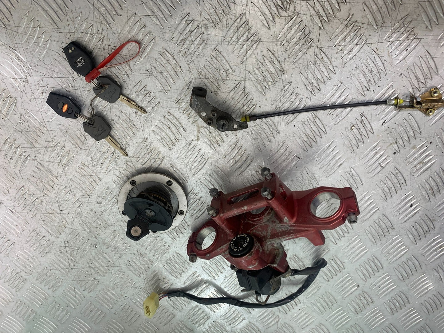 KAWASAKI ER6 F ER6F LOCKS AND KEYS    YEAR 2005-2008 (CMB1277)