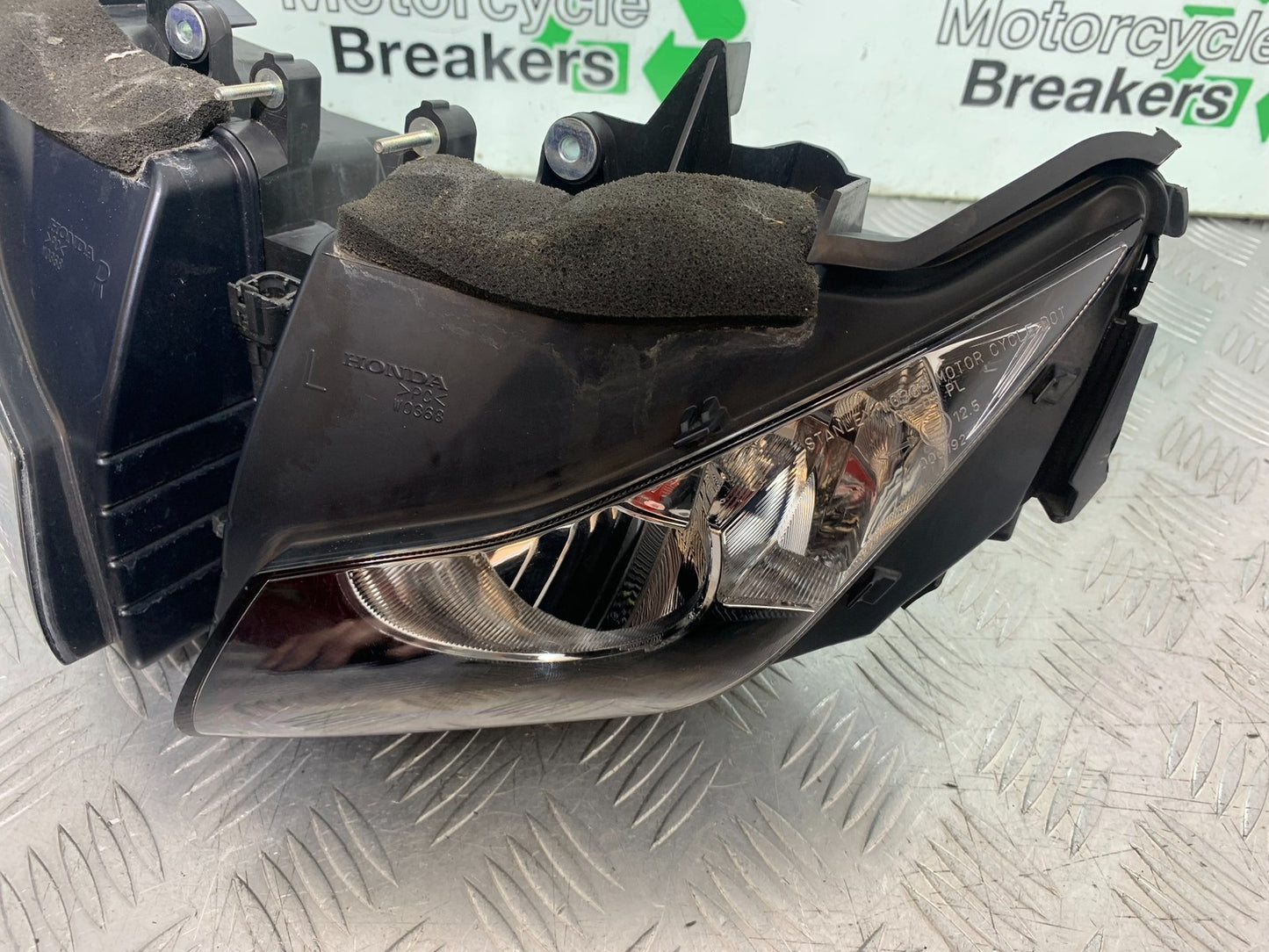 HONDA CBR1000 rr FIREBLADE HEADLIGHT (GENUINE PART)   2012-2016 (CMB1280)