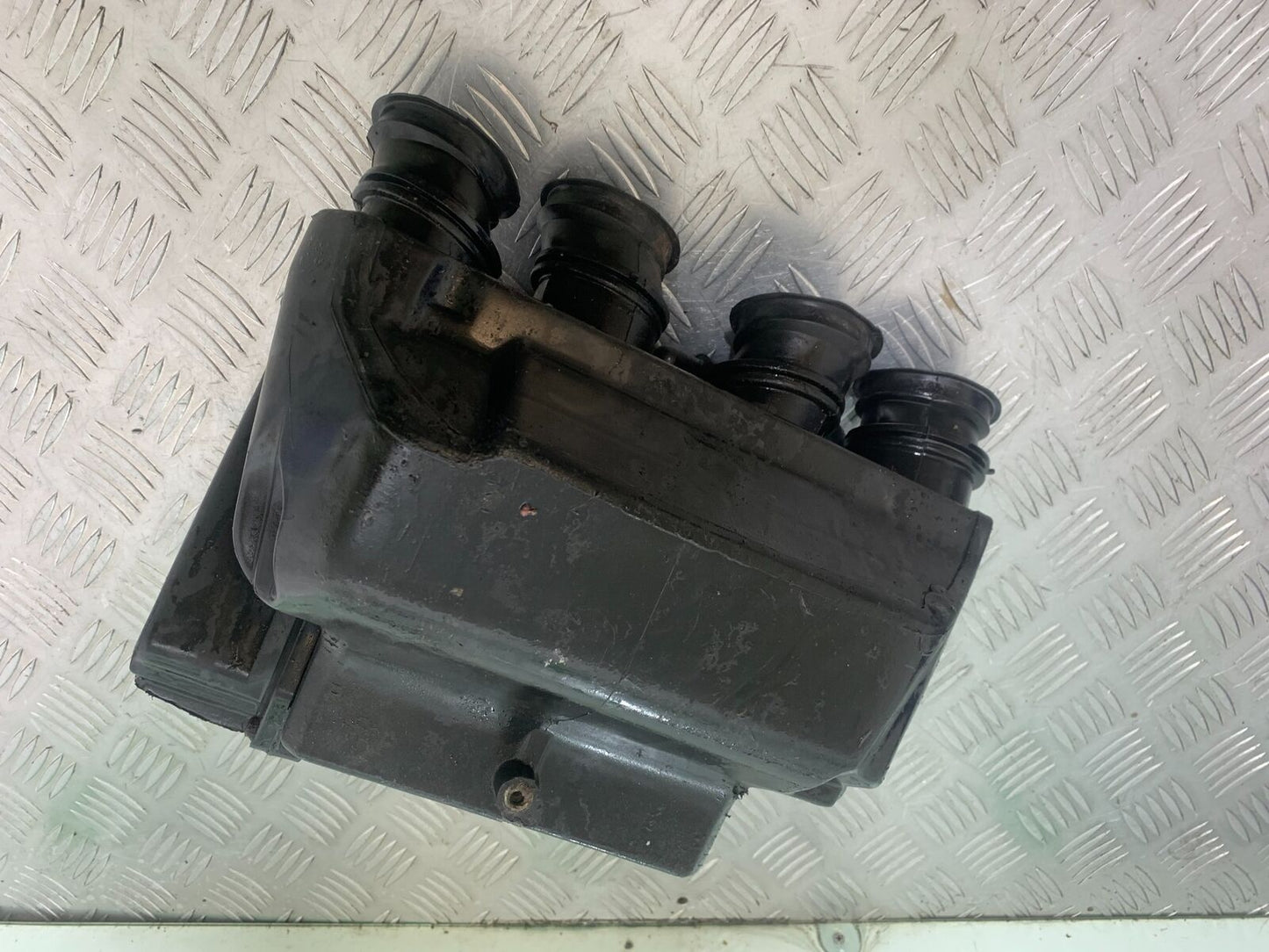 YAMAHA FJ1100 FJ 1100 AIRBOX  YEAR 1984-1985 (CMB1101)