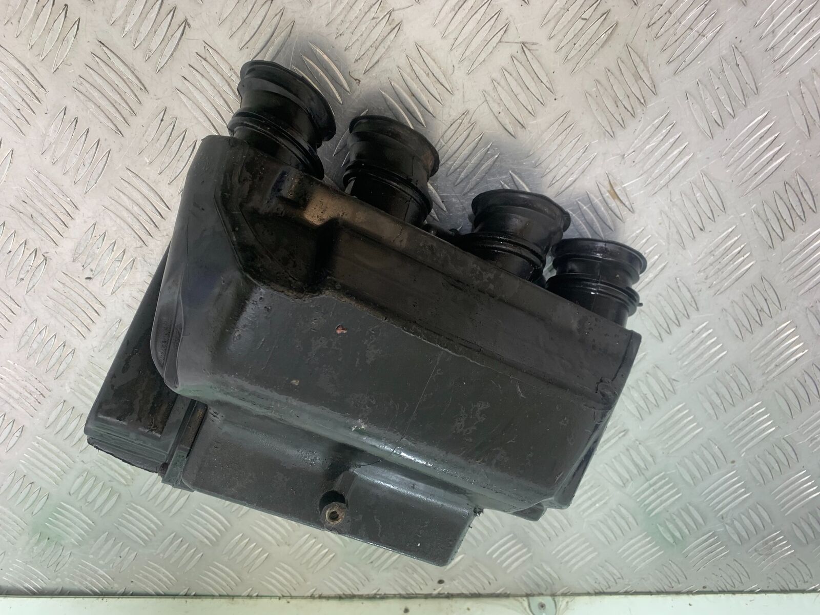 YAMAHA FJ1100 FJ 1100 AIRBOX  YEAR 1984-1985 (CMB1101)