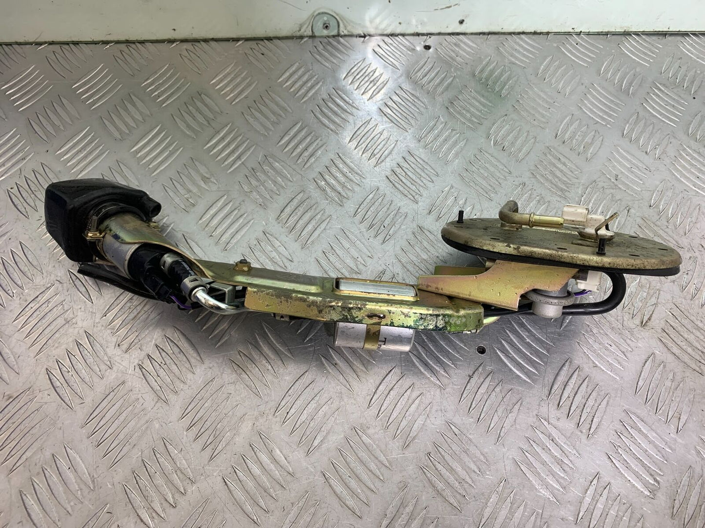 TRIUMPH THUNDERBIRD 1600 PETROL PUMP  YEAR 2011 (CMB1107)