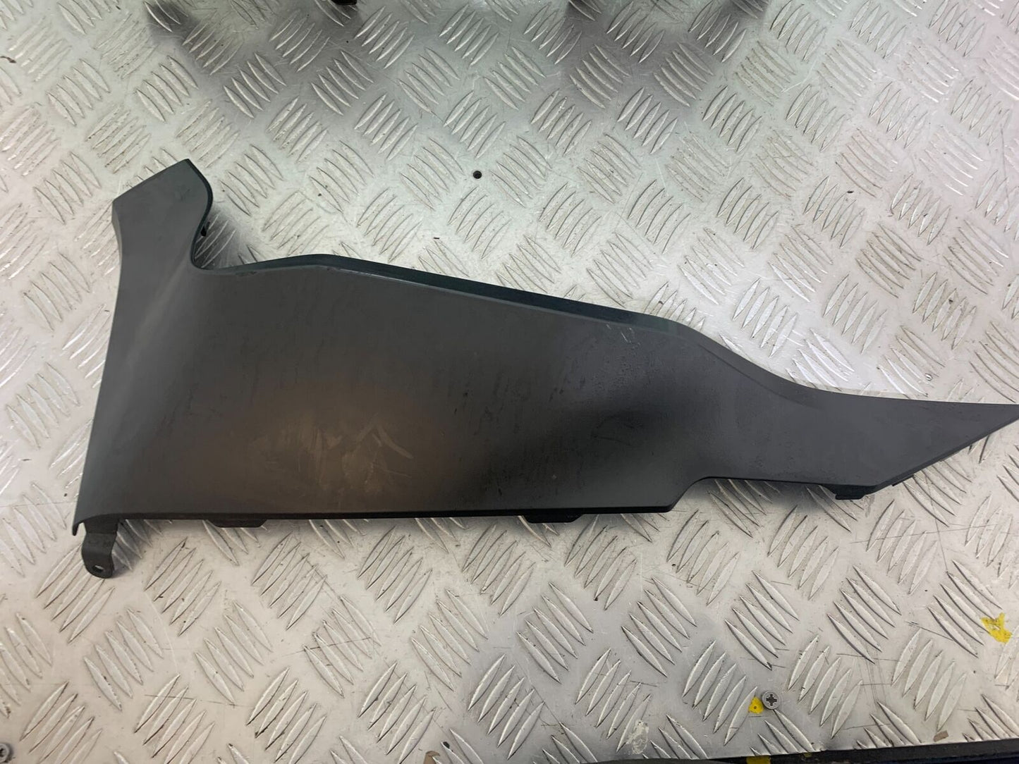 SUZUKI AN400 AN 400 BURGMAN LEFT BELLYPAN   YEAR 2017-2024 (CMB1118)