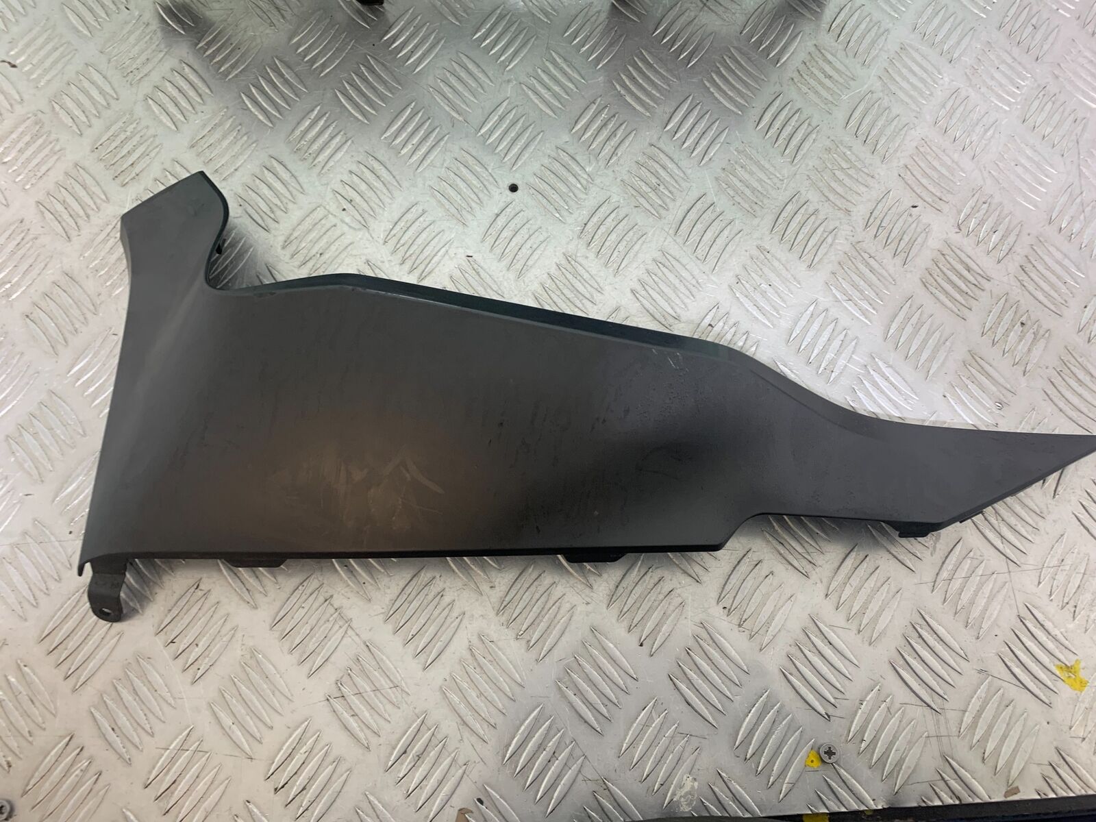 SUZUKI AN400 AN 400 BURGMAN LEFT BELLYPAN   YEAR 2017-2024 (CMB1118)