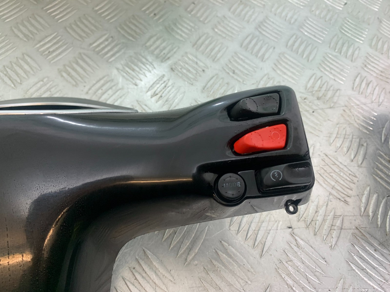 PIAGGIO VESPA GTS 125  SWITCHES AND PANEL YEAR 2009-14  (CMB1261)